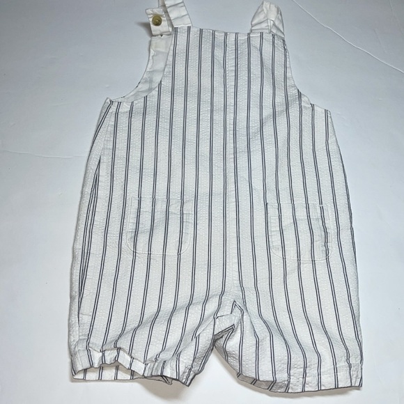 Piano and Jack seersucker overall features stripes, back pockets 18-24 months - Picture 5 of 5